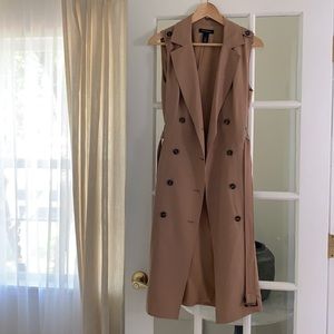 SLEEVELESS TRENCH COAT